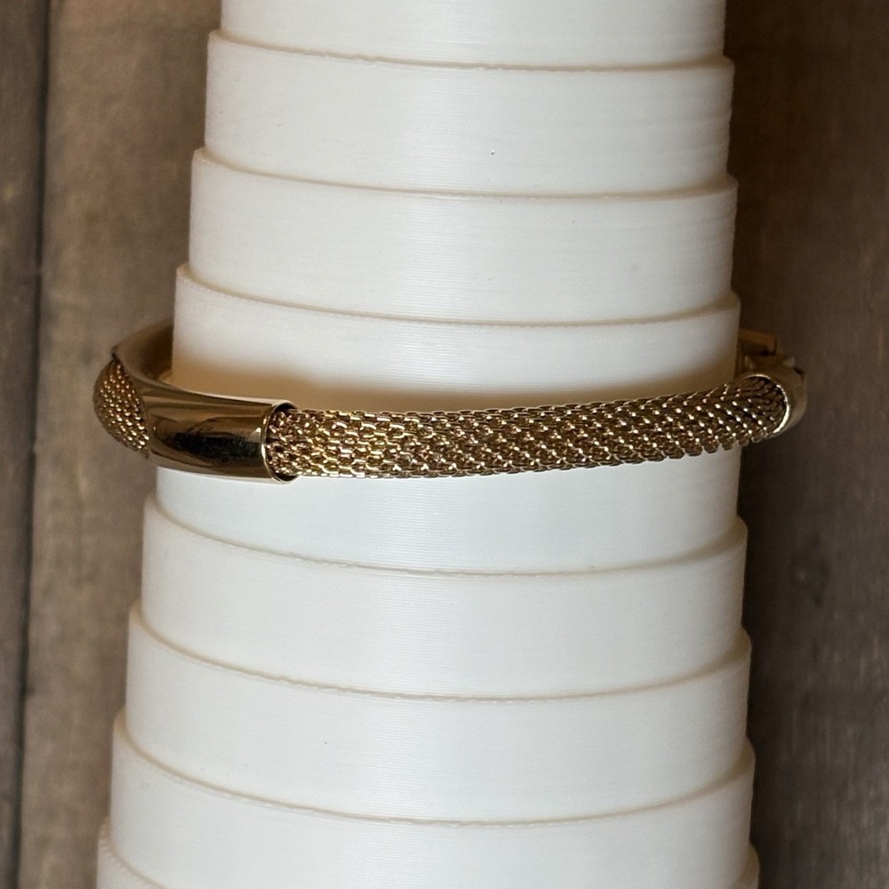 Vintage Avon Mesh Chain Tubular Bracelet Gold Tone Metal Mid-Century Fold‎ Over - Picture 3 of 5